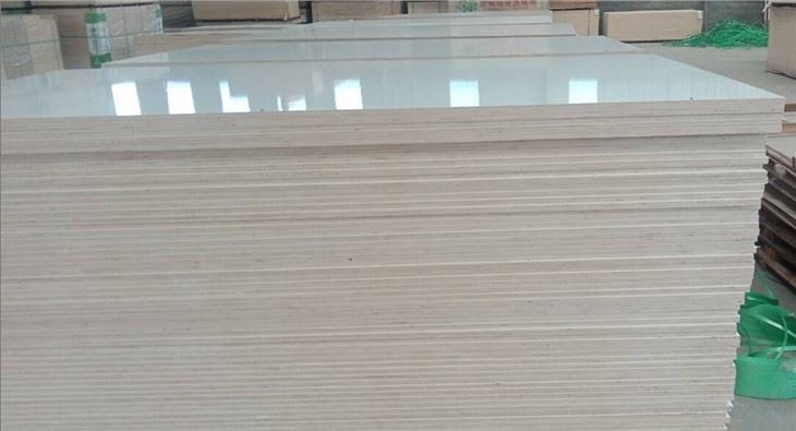 18 mm blizgi MDF plokštė su marmuro tekstūra spintelių durims