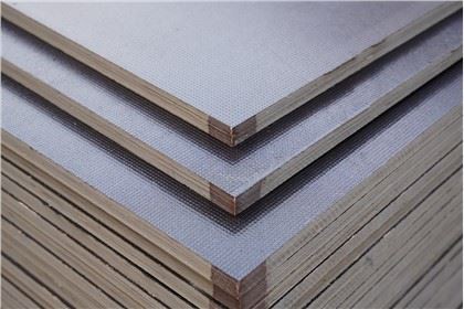 "Wiremesh" plėvelė susidūrė su fanera