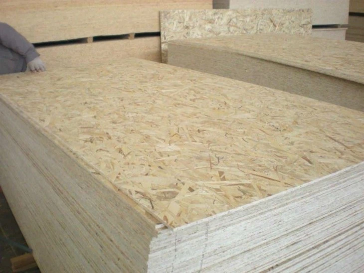 Vandeniui atspari OSB fanera Čilei 9mm, 11mm Orientuota Strand plokštės konstrukcija 1220*2440mm Pigi kaina